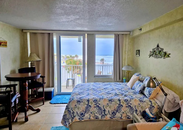 Daytona Studio Heated Pool & Ocean Views