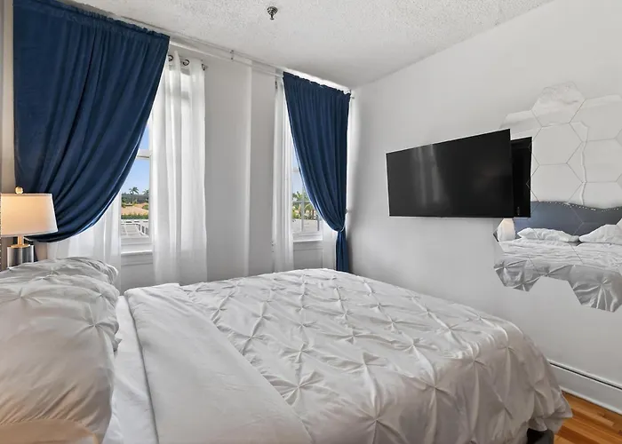 Orchid Suites - Historic Palm Beach Hotel Condominium