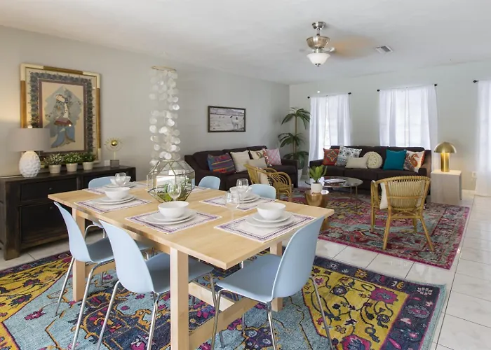 Casa Del Sol Pool Bungalow Sleeps 8 Near Beach
