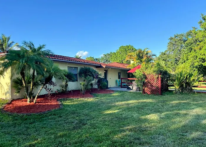 Sunshine Acre 2B 2B King Master Suite, Big Yard