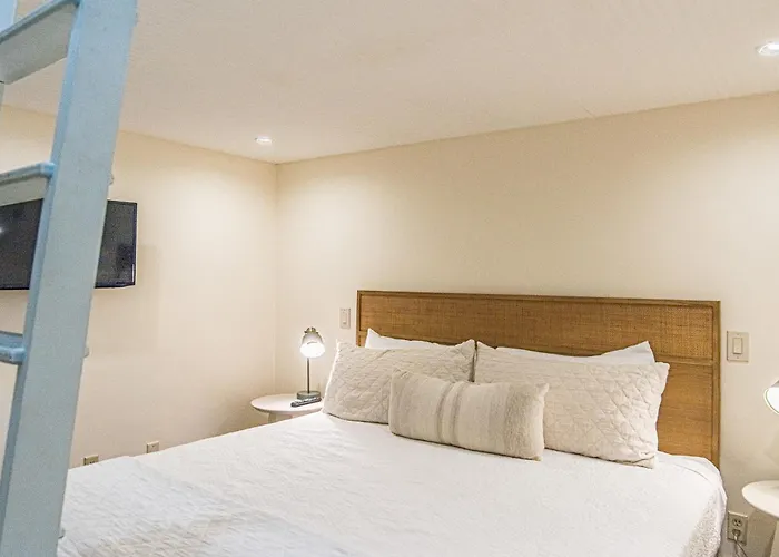 Zen Den In Rosemary Beach Charming Cottage With Heated Pool, Hot Tub, Outdoor Lanai With Tv & Fireplace,Gourment Wolf Gas Grill, Sleeps 12 In 4 King Beds & 4 Twin Xl Beds, Covered Patios, Amenity Access Included To Community Pools, Pvt Beach Walkover