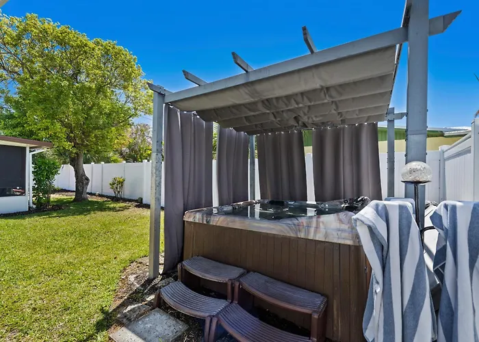 Ambers Jensen Beachhouse With Hot Tub