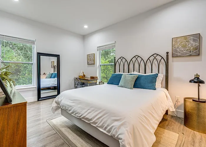 Modern Home | Pet Friendly | Kids Playroom | More!