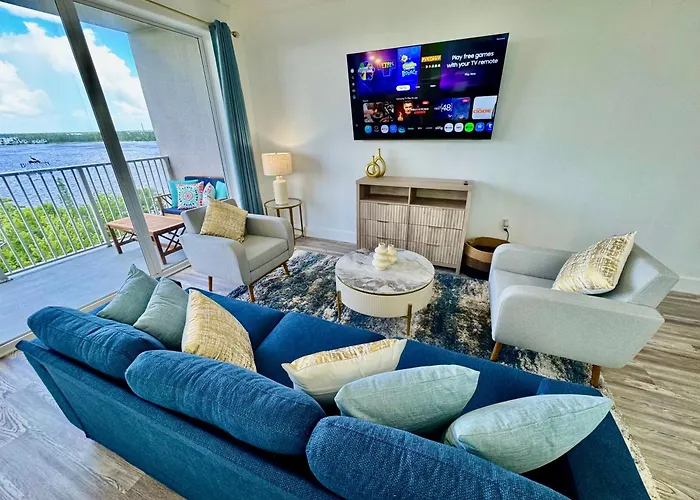 Balcony Lake Views - Pool, Gym, Wifi & Parking