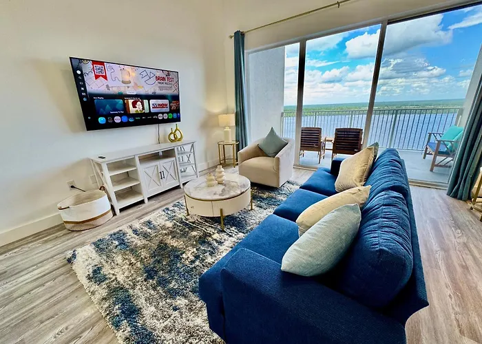 Balcony Lake Views - Pool, Gym, Wifi & Parking