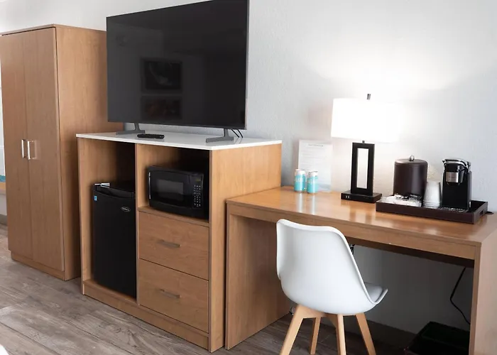 Dolphin Sands Clearwater Beach, An Ascend Collection Hotel
