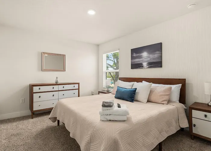 Mins To The Beach/King Beds/Arcade-Snowbird Deals!