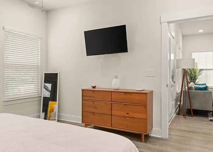 Mins To The Beach/King Beds/Arcade-Snowbird Deals!