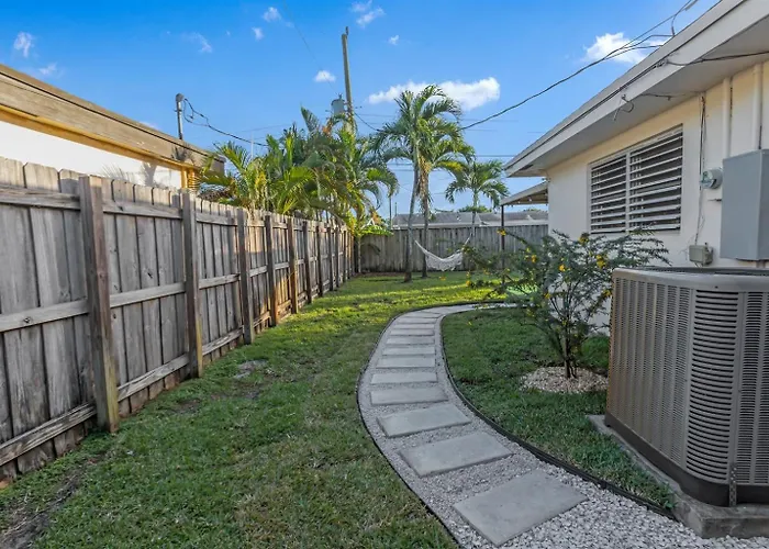 7-Person Luxury Spa, Fenced Tropical Backyard Paradise, Beach Vibe