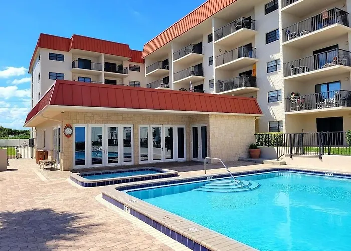 407 - 2/2 Nicely Updated Ocean View