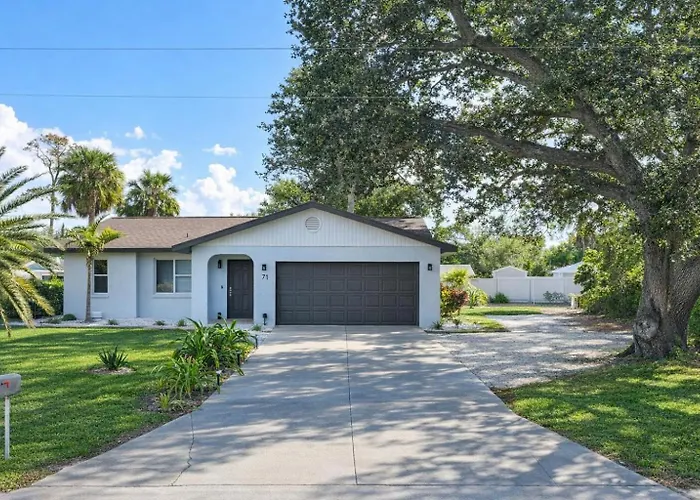 Spacious Upadated 2 King Beds Pets Welcome With Large Private And Fenced Yard Minutes To Beaches
