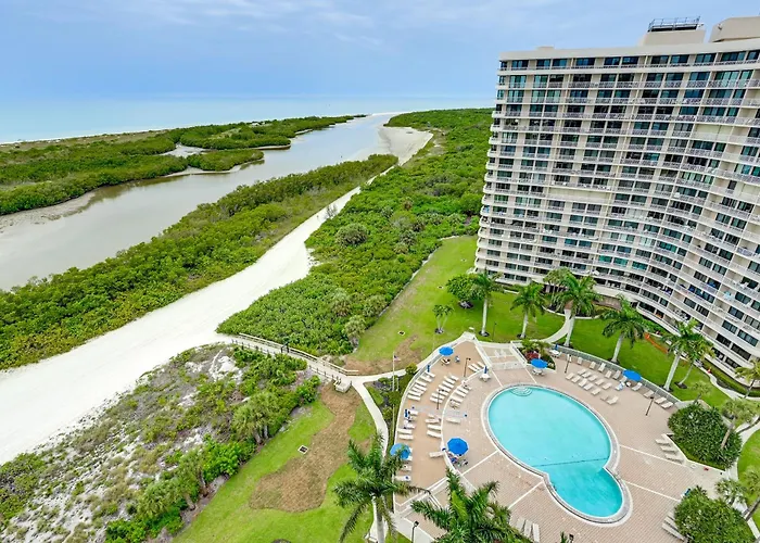 Beachfront Marco Island Condo W/ Pool Access!
