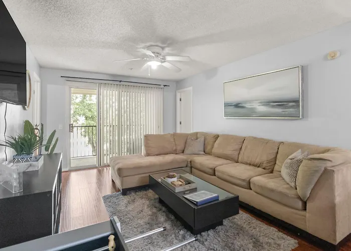 Spacious 4 Beds 4 Baths Condo Mins To Shands, Uf, & Downtown!