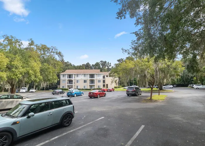 Spacious 4 Beds 4 Baths Condo Mins To Shands, Uf, & Downtown!