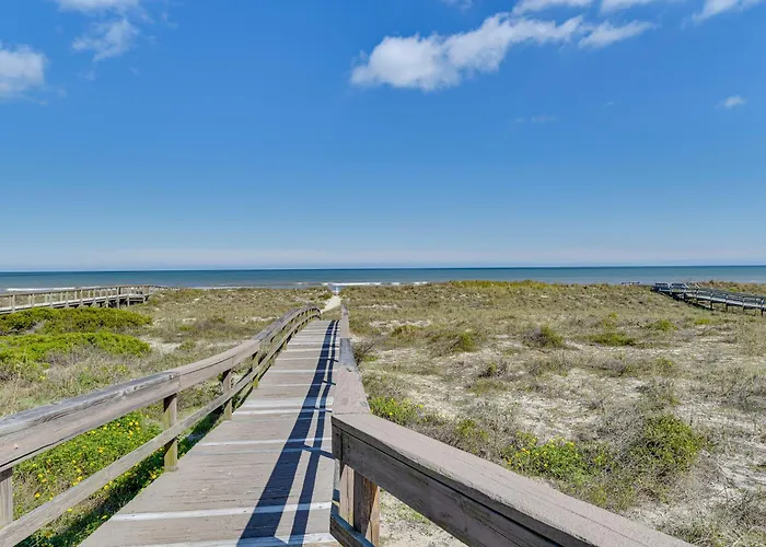 Fernandina Beach Townhome W/ Patio: Walk To Beach!