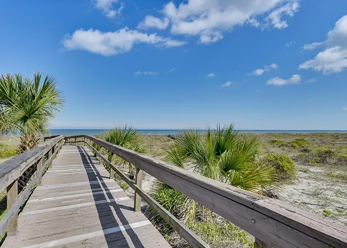 Fernandina Beach Townhome W/ Patio: Walk To Beach!