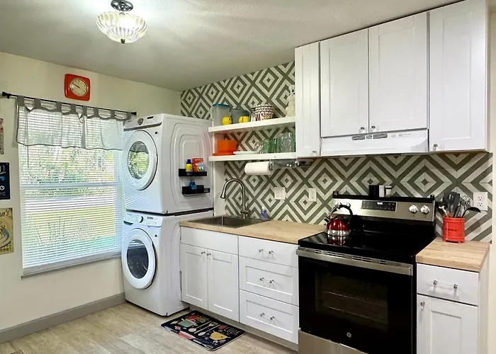 Retro Retreat - Waterfront