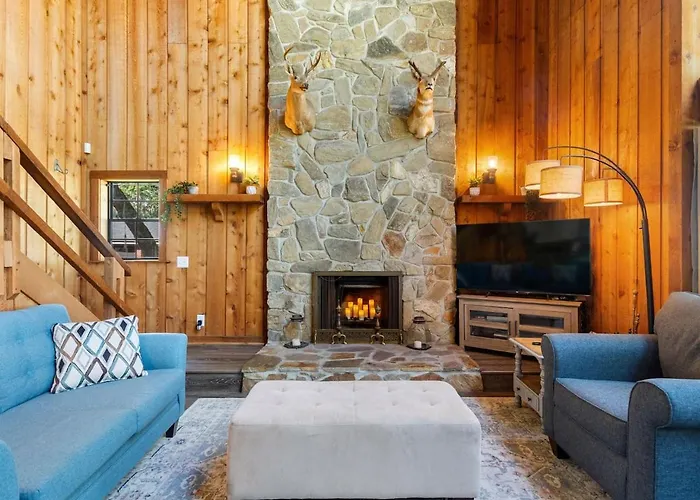Serene Lakeside Cottage Retreat