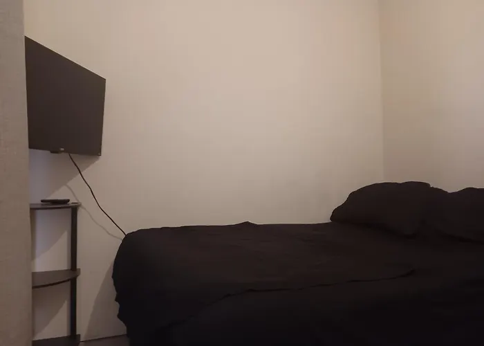 Hostel Tampa, 15 Minutes To Airport, Near Ybor City, Self Check-In