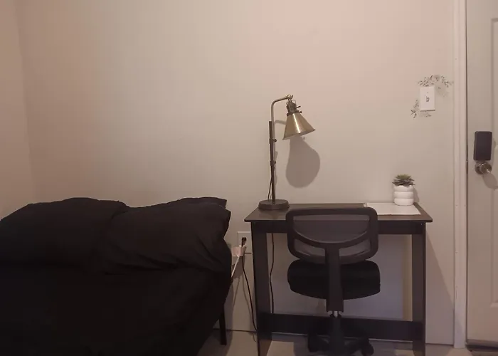Hostel Tampa, 15 Minutes To Airport, Near Ybor City, Self Check-In
