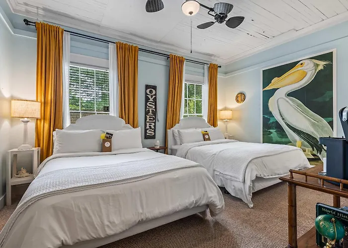 Old Carrabelle Hotel Captains Quarters Suite