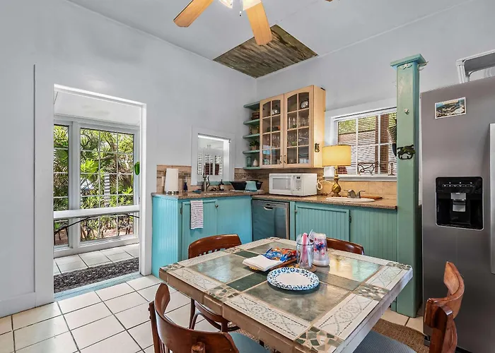 Old Carrabelle Hotel Captains Quarters Suite