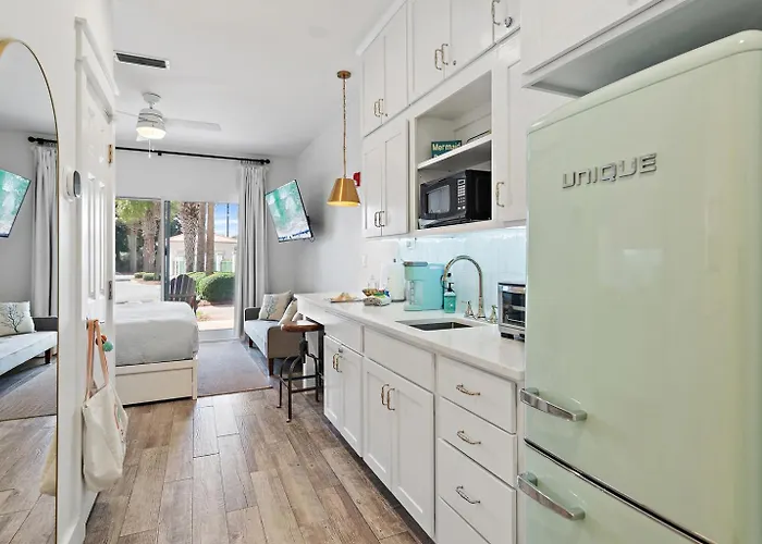 Bluehavenon30A-Between Rosemary & Alys Beach -Steps To Beach & Dining-Sleeps 3