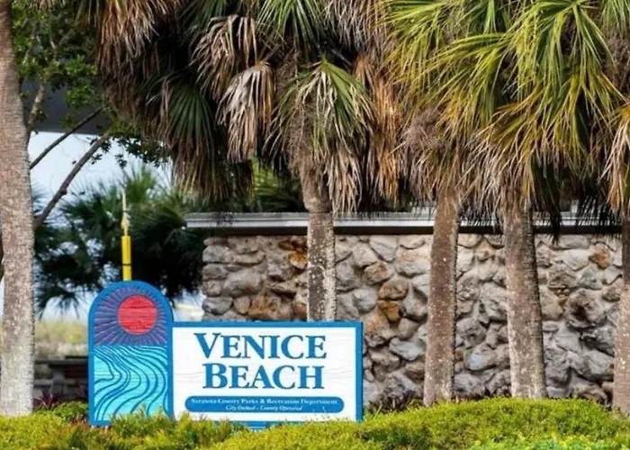 1Br Venice Home With Private Beach Access - Golden Beach Haven