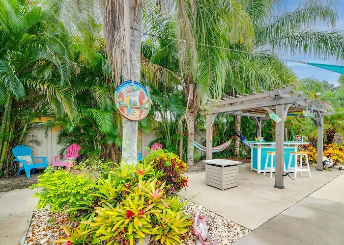 Outdoor Oasis W/ Bar & Lanai: Tavares Escape