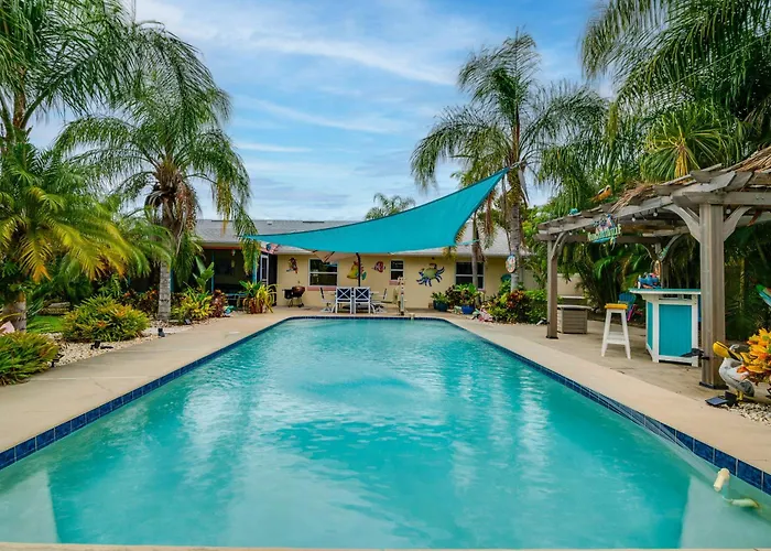 Outdoor Oasis W/ Bar & Lanai: Tavares Escape