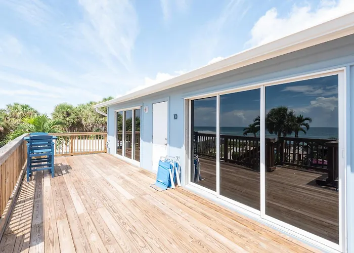 Seafarer Beach Resort - Ocean View With A Pool On The Beach