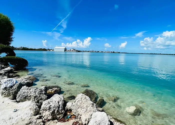 Blue Waters Stay - Waterfront Villa In Duck Key