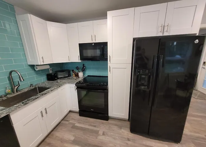 Cozy Cottage - Sleeps 8 - Close To Silver Springs & Wec