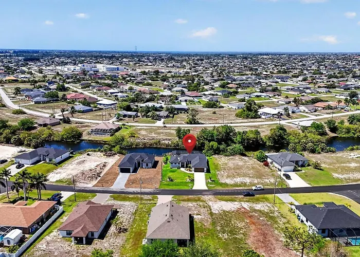 Villa Capeside Waterfront Home With Heated Pool & Spa