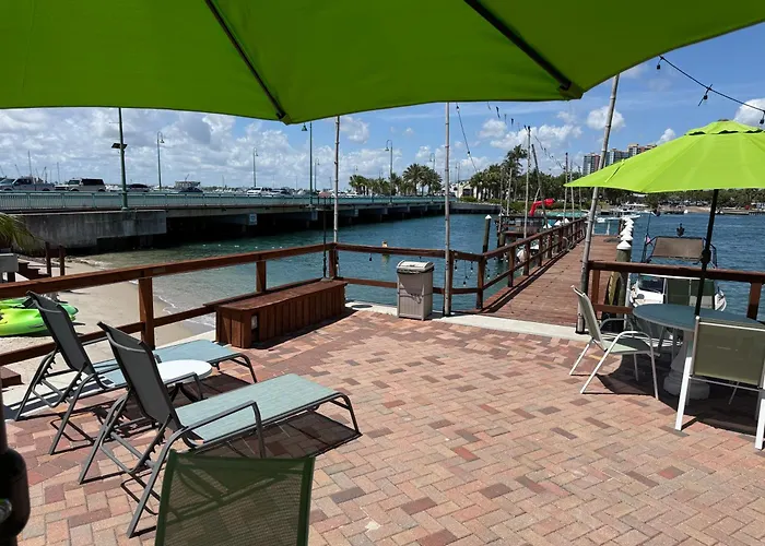 Blue Heron Bridge Hotel And Dive Club