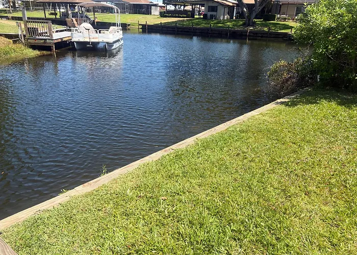 The Perfect Getaway Canal Front 2-Bedroom Home With Lake Access, In Lake Placid Fl
