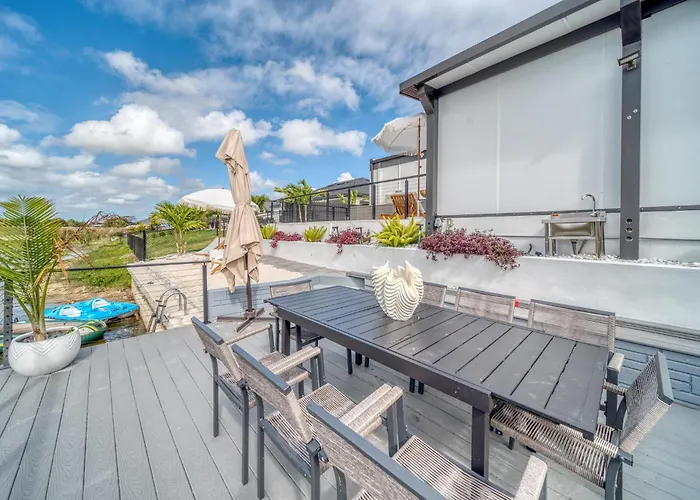 Cozy Modern Villa - Heated Pool & Spa - Bbq - Water View
