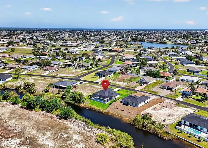 Villa Capeside Waterfront Home With Heated Pool & Spa
