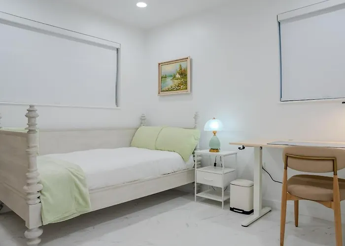 The Green House - Fully Renovated 3Bed 2Bath Home