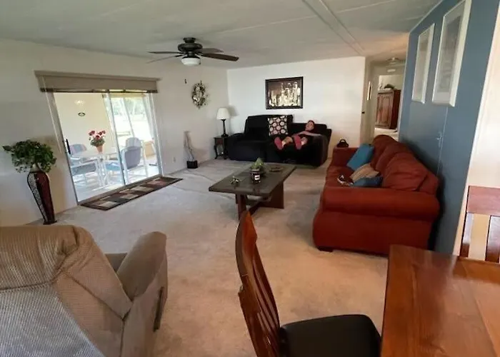 Lakefront Retreat • Patio + Grill • Pet Friendly
