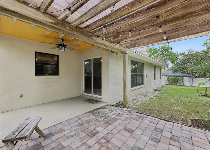 Quiet 3 Bed 2 Bath Retreat