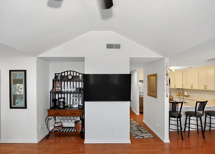 Palm Harbor Retreat•Near Beaches •Boating •Parking