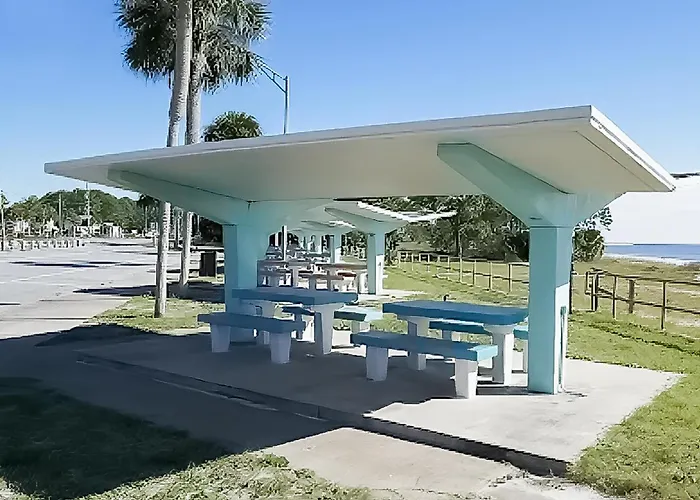 Classic Coastal Cottage With Screened Deck Hammock & Washer&Dryer