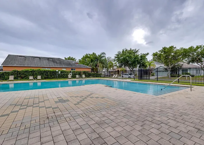 Family Home Near Downtown Tampa W/ Community Pool!