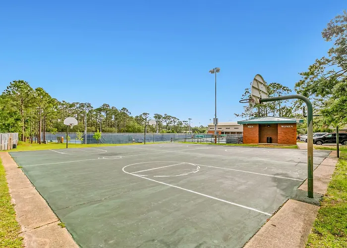 Dog-Friendly Home With Private Pool & High-Speed Wifi - Near Beach & Boat Launch