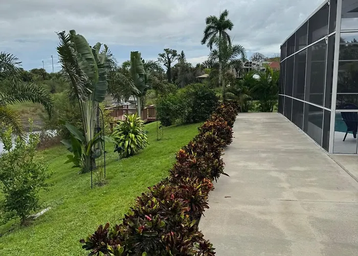 Endless Summer Villa 3Br 2Ba Heated Pool & Canal
