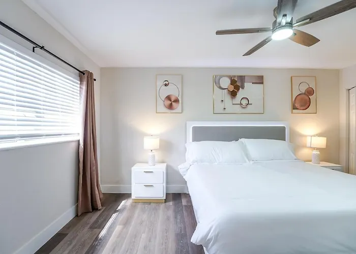 Boca Raton Apartment With 2 King Bedrooms And Pool - Near Fau