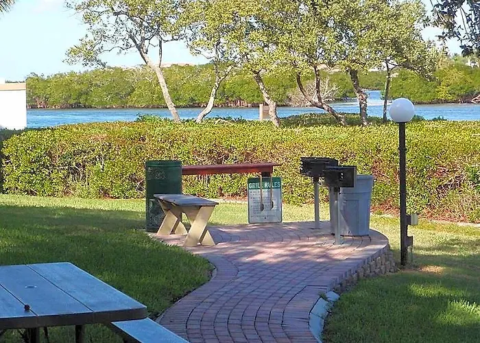 Siesta Key Beach - 2 Bedroom - 3 Beds - 3 Bathroom Duplex With Heated Swimming Pool