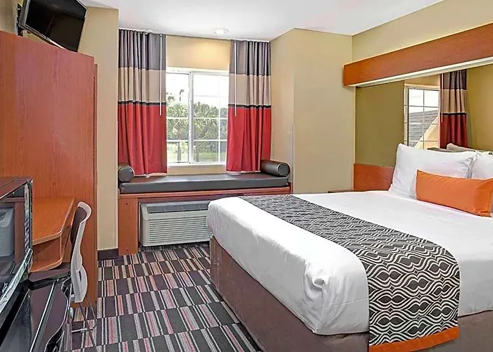 Microtel Inn & Suites By Wyndham Bushnell