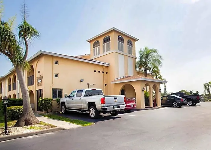 Oyo Waterfront Hotel- Cape Coral Fort Myers, Fl